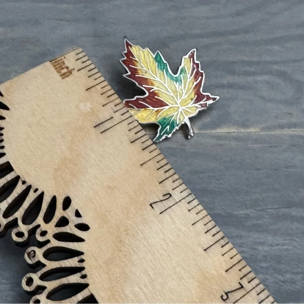 Vintage Sterling Silver Enameled Maple Leaf Brooch Marked BMCo